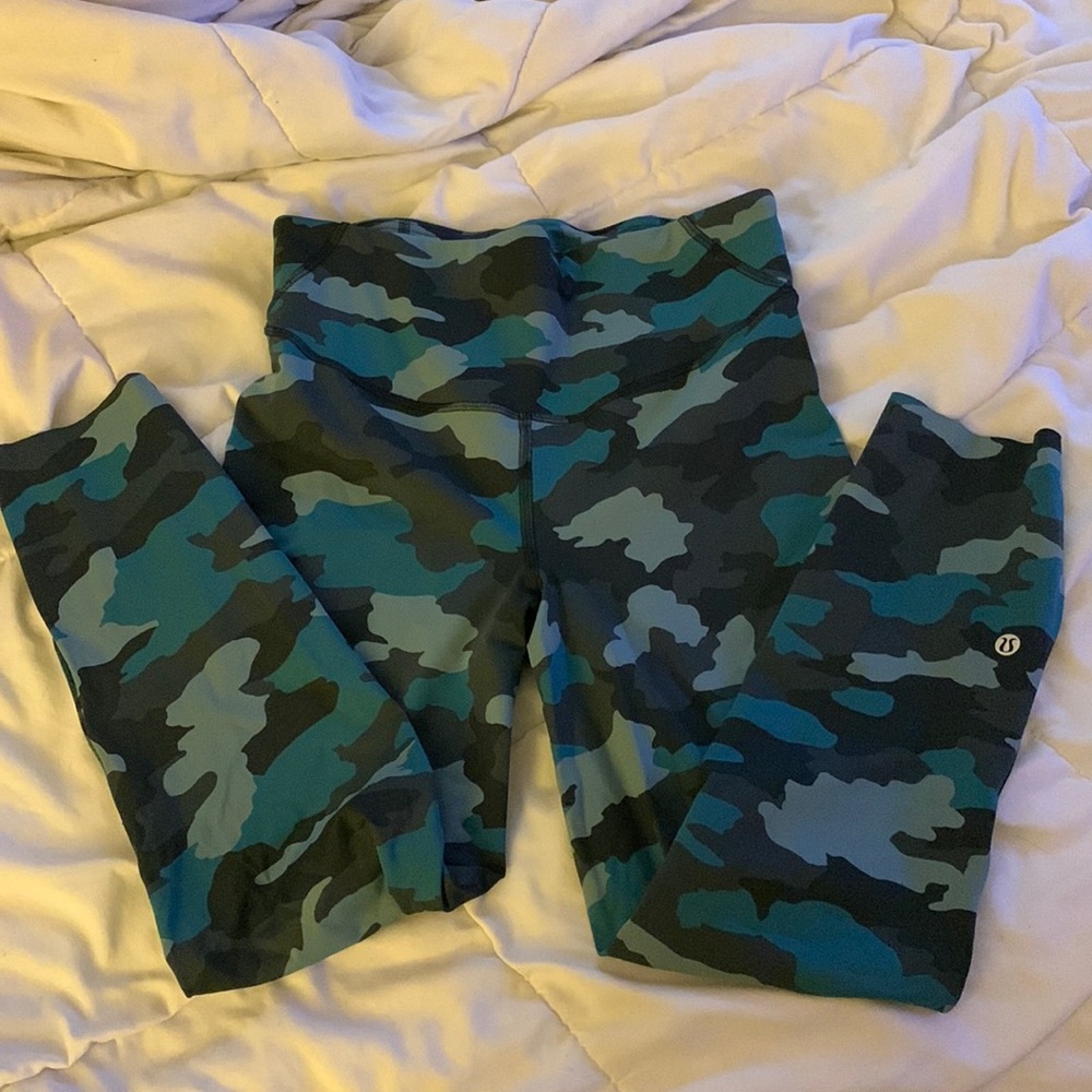 Brand new! Base pace high rise 23in inseam. Bought but to big. Only tried on.